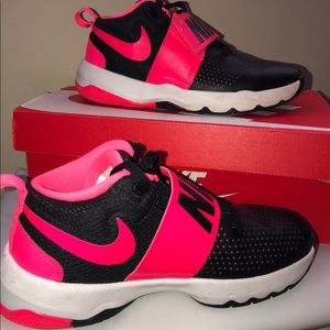 Girls Nike Team Hustle tennis shoes